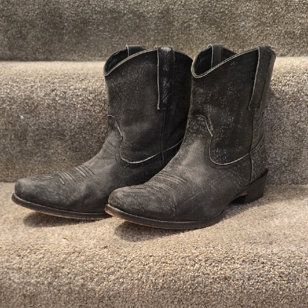 Distressed Black Roper Boots W11
